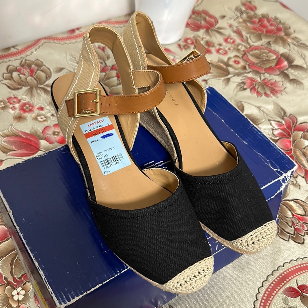 Brand new wedge. Size 8.5